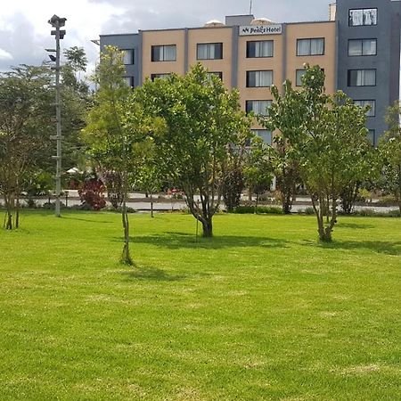 Peaks Hotel Nanyuki Bagian luar foto