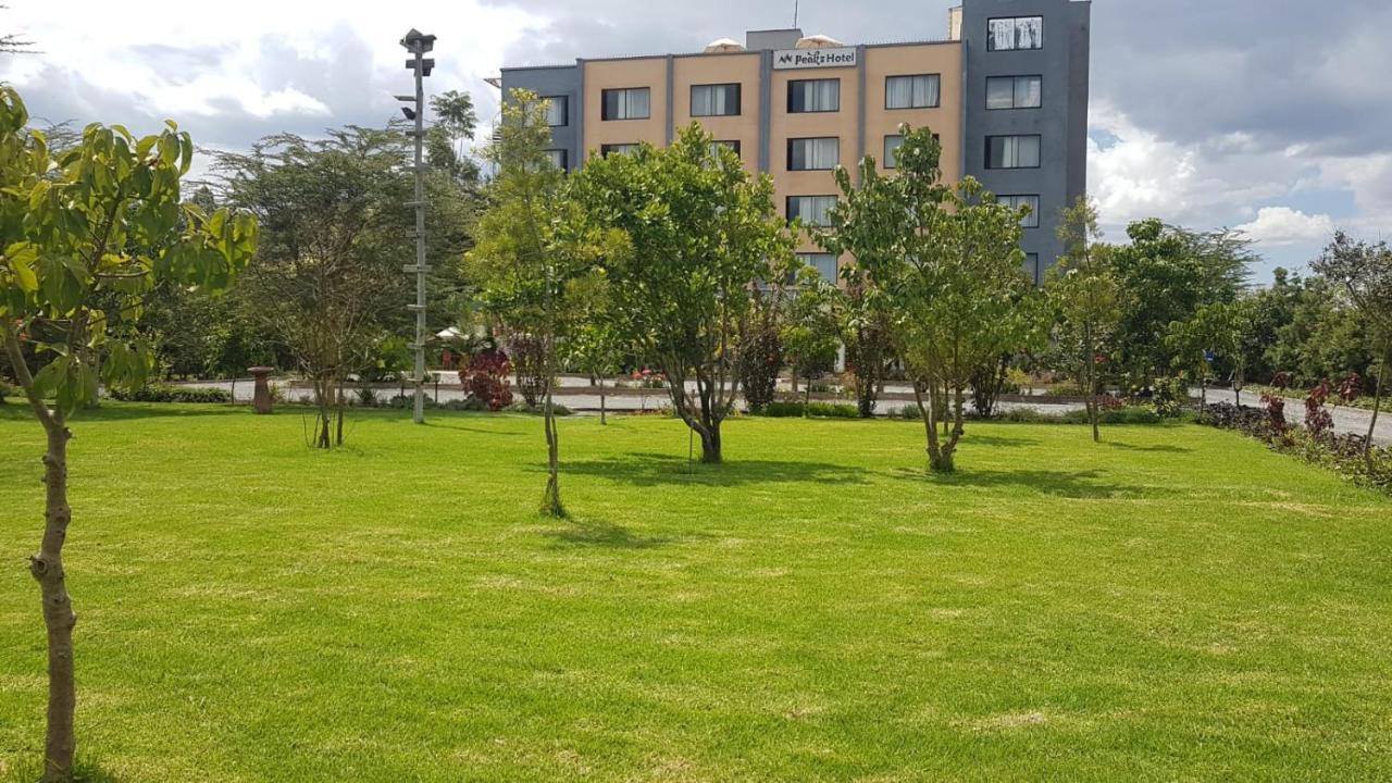Peaks Hotel Nanyuki Bagian luar foto
