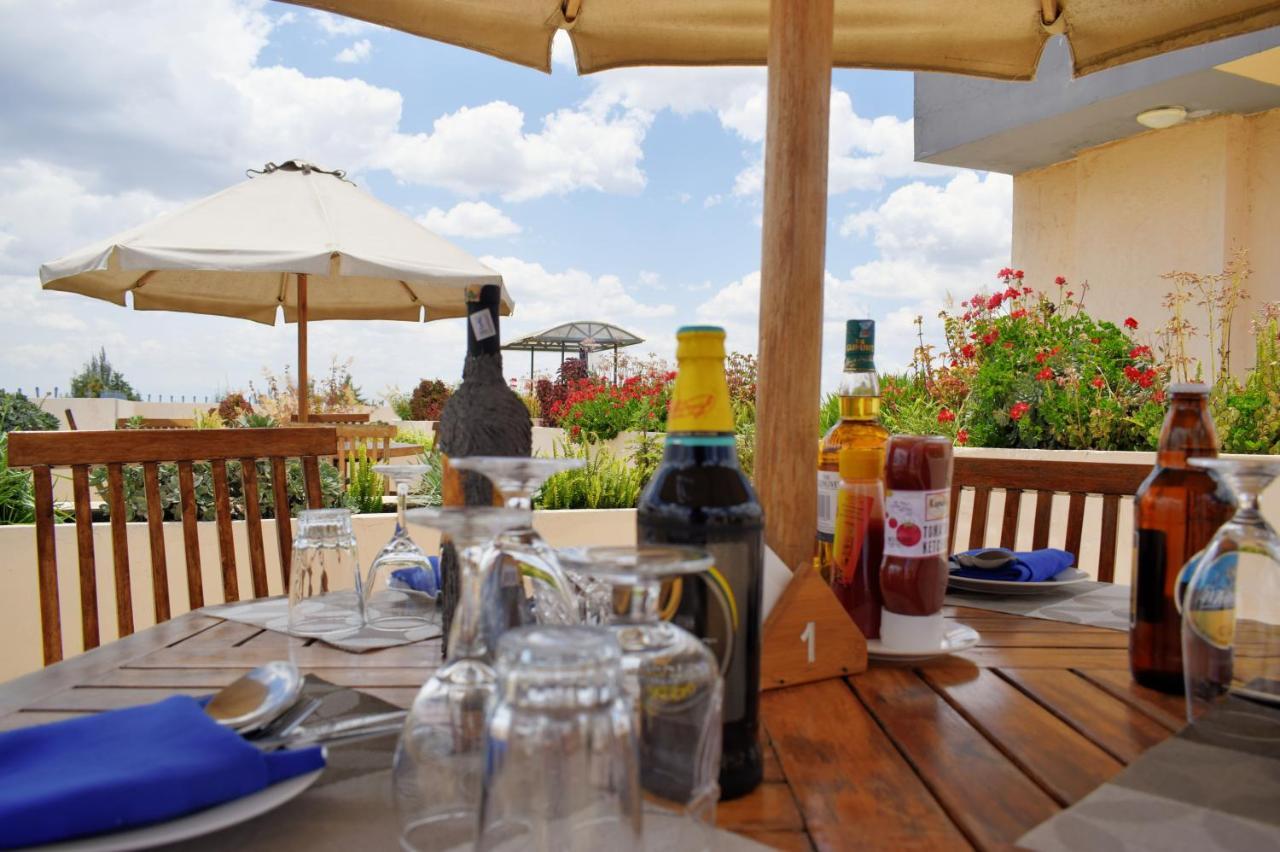 Peaks Hotel Nanyuki Bagian luar foto