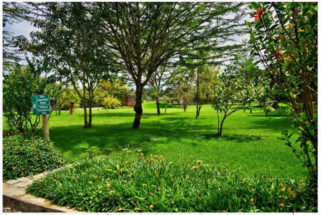 Peaks Hotel Nanyuki Bagian luar foto