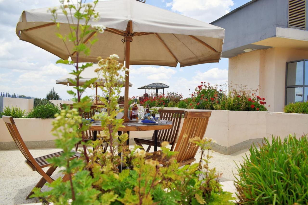 Peaks Hotel Nanyuki Bagian luar foto